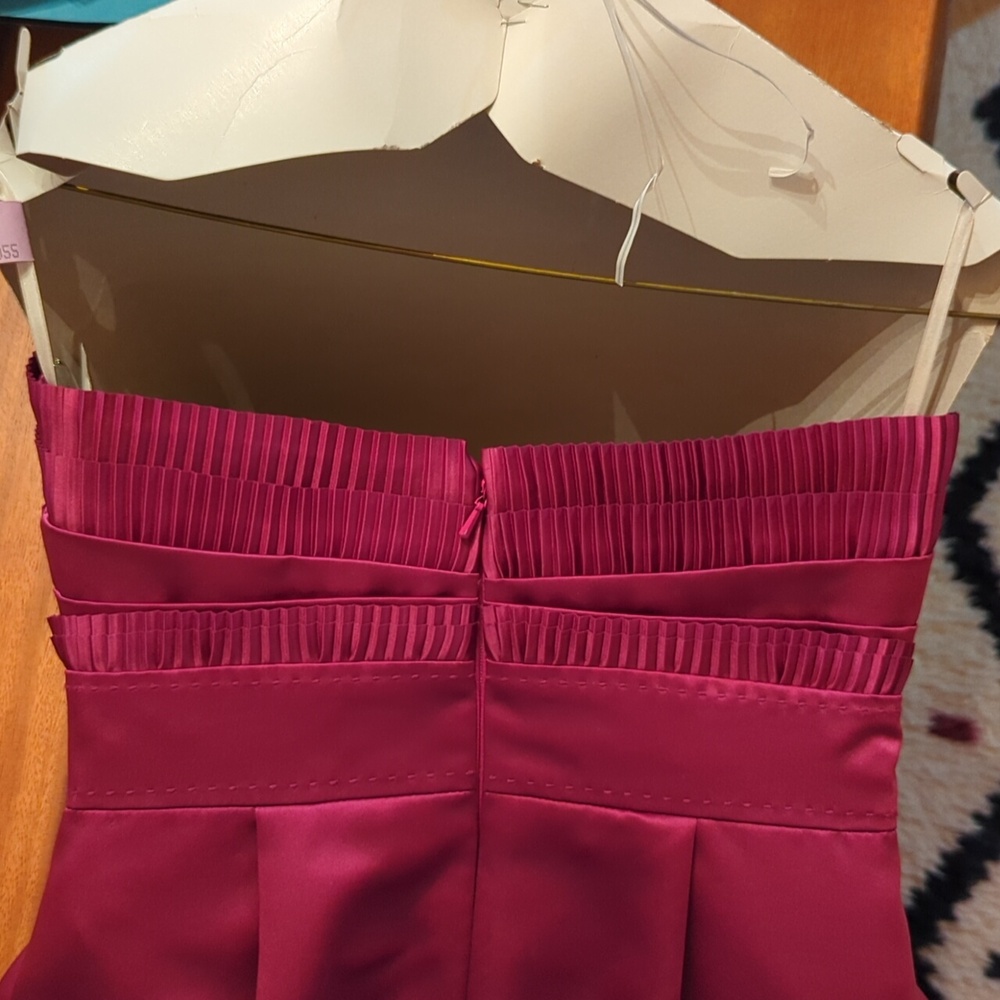 Stunning Phoebe Couture Knee Length Dress, Magenta, Size 4 - Picture 3 of 5
